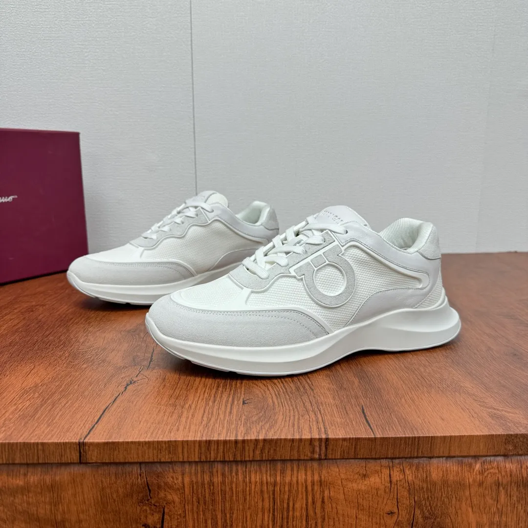 [Ferragamo] Top P: 720💰 Size: 39~44 (38 45 custom-made, non-returnable) Ferragam/Ferragamo Cancini buckle men's low-top casual shoes Spring and summer official website synchronized new thick-soled versatile sports shoes for men This urban-style casual shoe boldly combines a variety of fabrics, cleverly using high-tech mesh fabrics and smooth leather to create a unique high-end look, with side dropouts Cancini buckle, padded collar and tongue, and eye-catching lightweight rubber sole make the design even more sophisticated! The perfect blend of style and comfort. , the shoe body is outlined with exquisite lines, embellished with iconic elements, and equipped with comfortable sole technology to boost your pace. Whether you are walking on the street or exercising, you can show your extraordinary charm. .